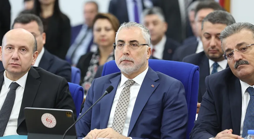 Bakan Işıkhan: Herkesin mutabık kalacağı bir asgari ücret tutarında uzlaşılacağını umut ediyoruz 