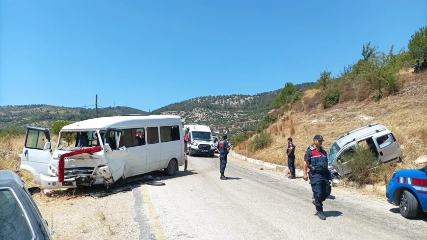 Aydın'da can pazarı! İşçi minibüsü ile hafif ticari araç çarpıştı
